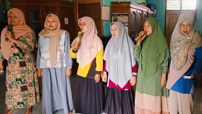 Guru MIN 4 Tebo Latihan Shalawat di Sela PJJ, Siapkan Penampilan untuk Pertemuan DWP Kemenag Tebo