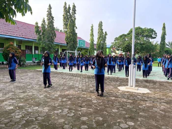 Sabtu Ceria di MAN 2 Bungo: Siswa dan Guru Semangat Ikuti Senam Pagi Bersama Sabtu Ceria di MAN 2 Bungo: Siswa dan Guru Semangat Ikuti Senam Pagi Bersama