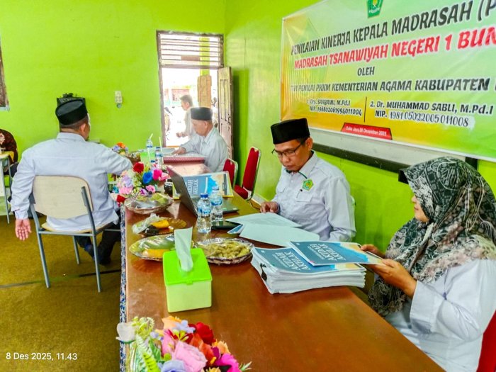 Dipantau Pengawas Madrasah, Ibu Deswanti Jalani Pemeriksaan Administrasi Guru Dipantau Pengawas Madrasah, Ibu Deswanti Jalani Pemeriksaan Administrasi Guru