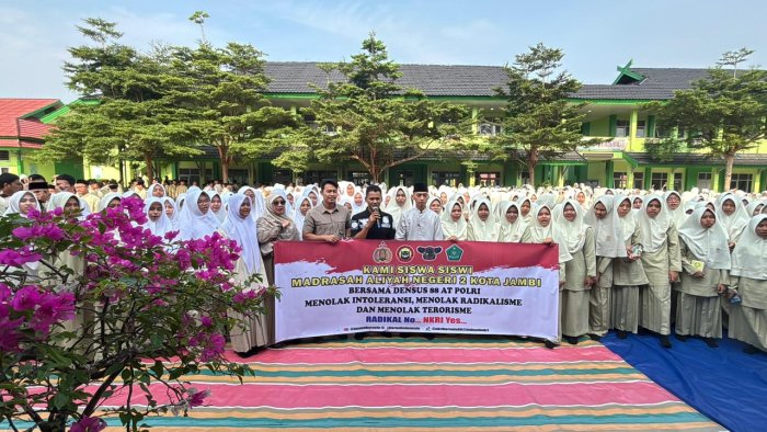 Densus 88 Masuk ke MAN 2 Kota Jambi dan Beri Peringatan Penting! Densus 88 Masuk ke MAN 2 Kota Jambi dan Beri Peringatan Penting!