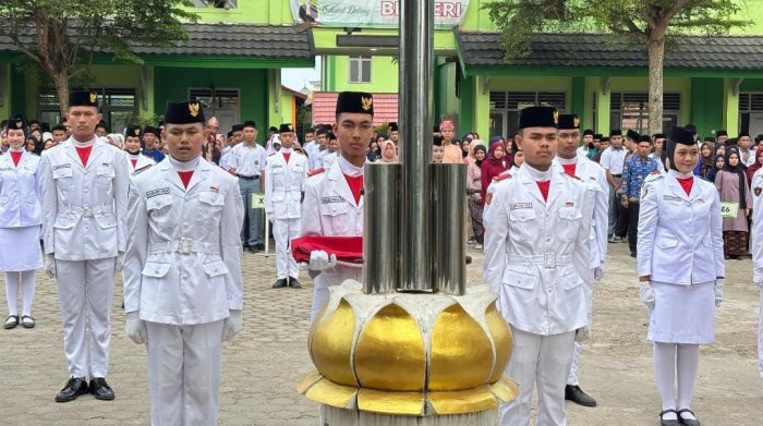 Ksatria Garuda MAN 2 Kota Jambi Kibarkan Merah Putih dengan Gagah di Hari Sumpah Pemuda Ksatria Garuda MAN 2 Kota Jambi Kibarkan Merah Putih dengan Gagah di Hari Sumpah Pemuda