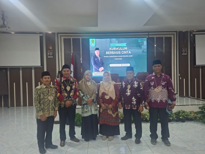 Kepala MAN 2 Bungo Ikuti Bimtek Kurikulum Berbasis Cinta: Langkah Nyata Wujudkan Pendidikan yang Humanis dan Bermakna Kepala MAN 2 Bungo Ikuti Bimtek Kurikulum Berbasis Cinta: Langkah Nyata Wujudkan Pendidikan yang Humanis dan Bermakna