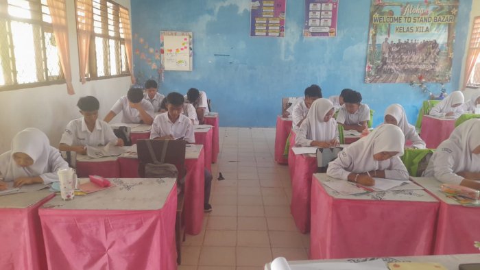 Ibu Epi Zarni, S.Pd Hadirkan Pembelajaran Kesetimbangan Kimia yang Interaktif di Kelas X Ibu Epi Zarni, S.Pd Hadirkan Pembelajaran Kesetimbangan Kimia yang Interaktif di Kelas X