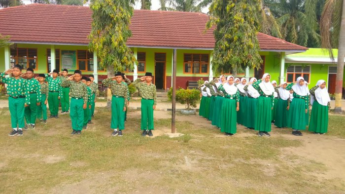 MIN 3 Tebo Gelar Pembiasaan Baris Berbaris dan Hafalan Lagu Kebangsaan MIN 3 Tebo Gelar Pembiasaan Baris Berbaris dan Hafalan Lagu Kebangsaan