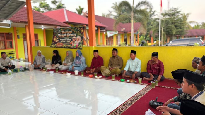 Penanaman Karakter Siswa Melalui Buka Puasa Bersama di MTsN 1 Tebo Penanaman Karakter Siswa Melalui Buka Puasa Bersama di MTsN 1 Tebo