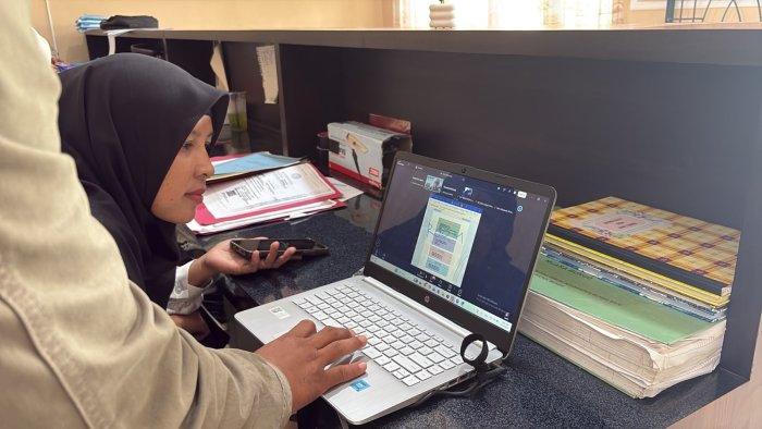 Operator SIMPATIKA MAN 2 Bungo Lengkapi Persyaratan Pencairan Sertifikasi Guru Operator SIMPATIKA MAN 2 Bungo Lengkapi Persyaratan Pencairan Sertifikasi Guru