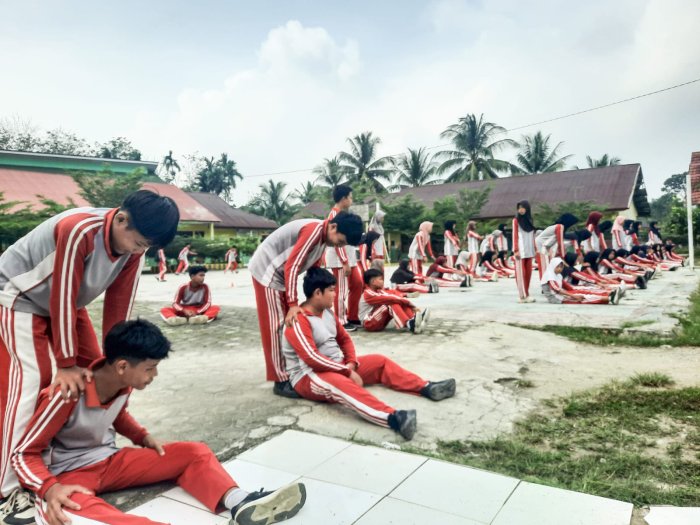 Latihan Fisik Jadi Fondasi Kekompakan, Drum Band MTsN 1 Bungo Kembali Bersemangat Berlatih Latihan Fisik Jadi Fondasi Kekompakan, Drum Band MTsN 1 Bungo Kembali Bersemangat Berlatih