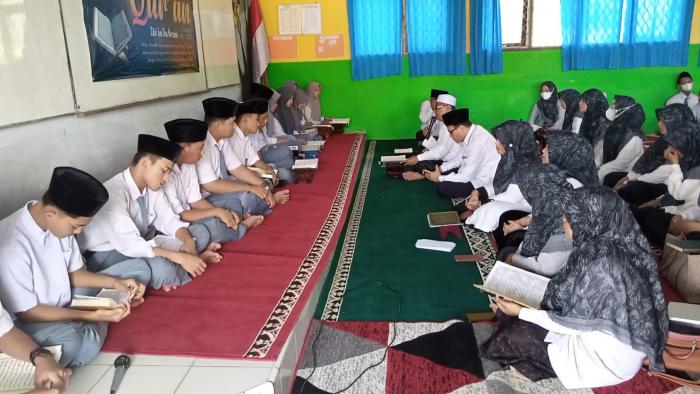 Peringatan Nuzulul Qur'an Bagi MAN 2 Tebo Tingkatkan Rasa Cinta Qurani Peringatan Nuzulul Qur'an Bagi MAN 2 Tebo Tingkatkan Rasa Cinta Qurani