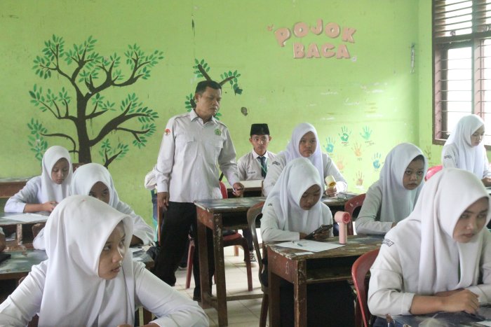 Hari Kedua UM di MTsN 2 Bungo: Semangat Kartini Warnai Perjuangan Siswa Menggapai Cita