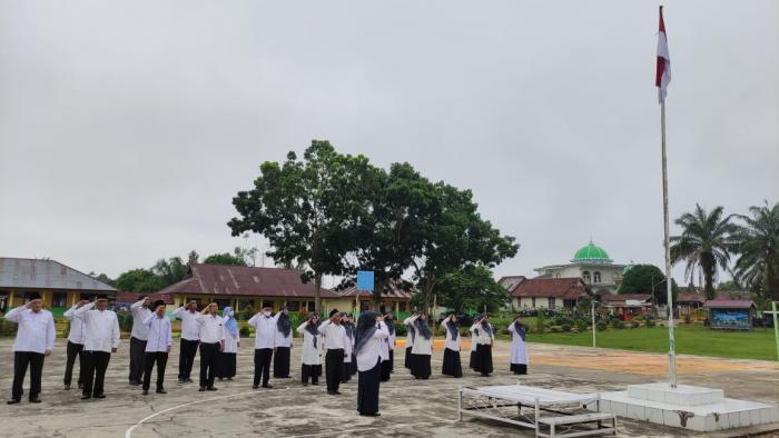 Apel Penghormatan Bendera MAN 2 Tebo Sebagai wujud Kecintaan Kepada Tanah Air Apel Penghormatan Bendera MAN 2 Tebo Sebagai wujud Kecintaan Kepada Tanah Air
