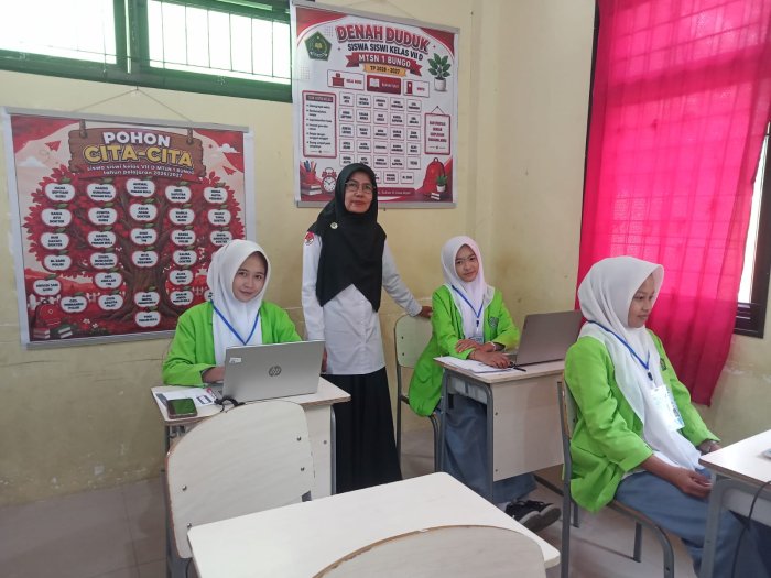 Kontingen OMI 2026 Bidang Studi Biologi Tetap Semangat di Sesi 4 Kontingen OMI 2026 Bidang Studi Biologi Tetap Semangat di Sesi 4