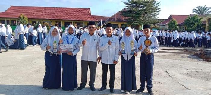 PEMBERI PENGHARGAAN
