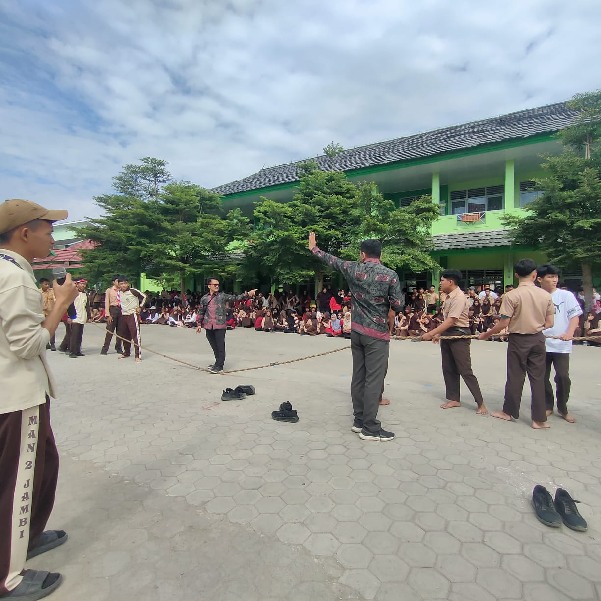 Kemeriahan HUT RI ke-79 di MAN 2 Kota Jambi: Semangat Kebersamaan dan Kompetisi Sehat Kemeriahan HUT RI ke-79 di MAN 2 Kota Jambi: Semangat Kebersamaan dan Kompetisi Sehat