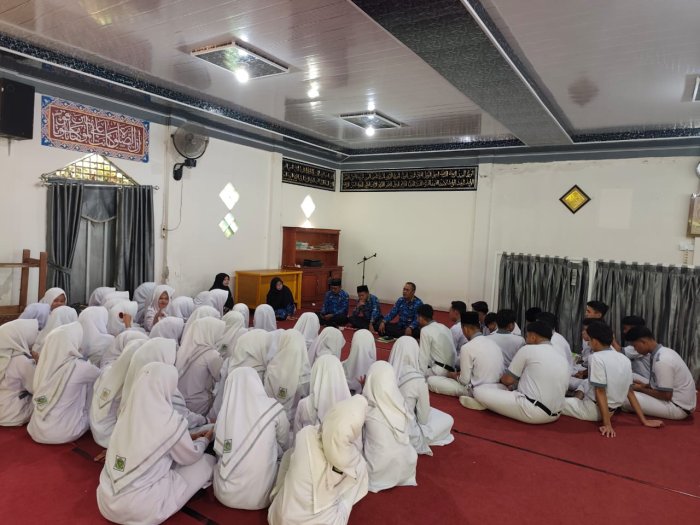MAN 1 Kerinci Gelar Pertemuan Persiapan SNBP Bersama Siswa Kelas XII di Aula Madrasah MAN 1 Kerinci Gelar Pertemuan Persiapan SNBP Bersama Siswa Kelas XII di Aula Madrasah