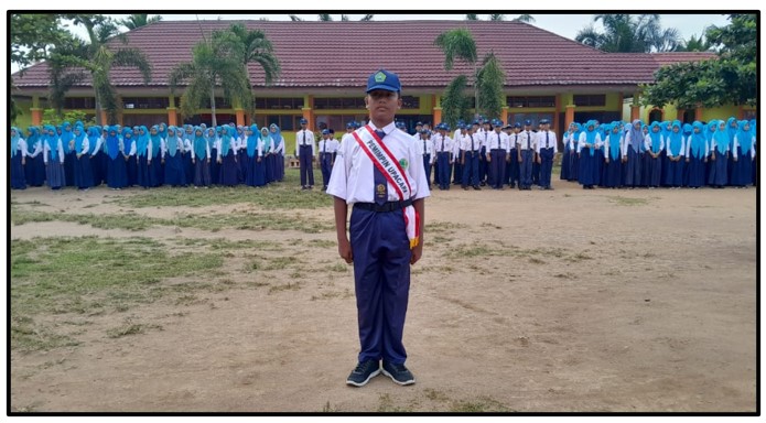 Komandan Upacara Razel Kurniawan Sukses Pimpin Upacara Bendera di MTsN 1 Tebo Komandan Upacara Razel Kurniawan Sukses Pimpin Upacara Bendera di MTsN 1 Tebo