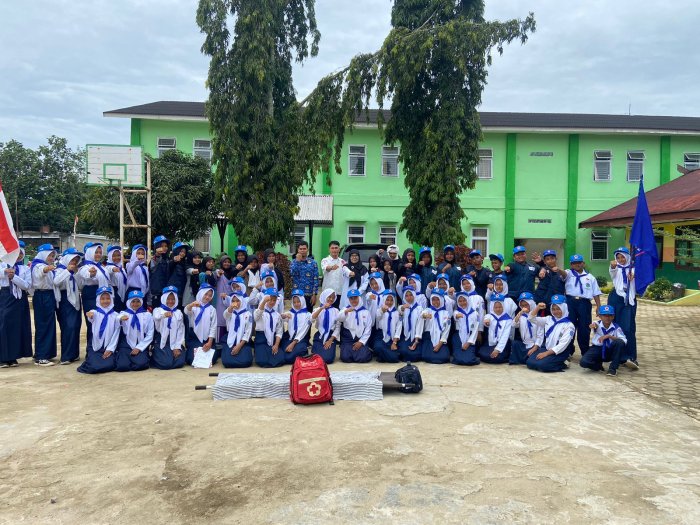 Anggota PMR Baru MTsN 2 Bungo Adakan Foto Bersama Anggota PMR Baru MTsN 2 Bungo Adakan Foto Bersama