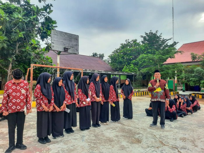 MTsN 1 Bungo Lepas Delegasi OMI 2025 dengan Do'a dan Harapan