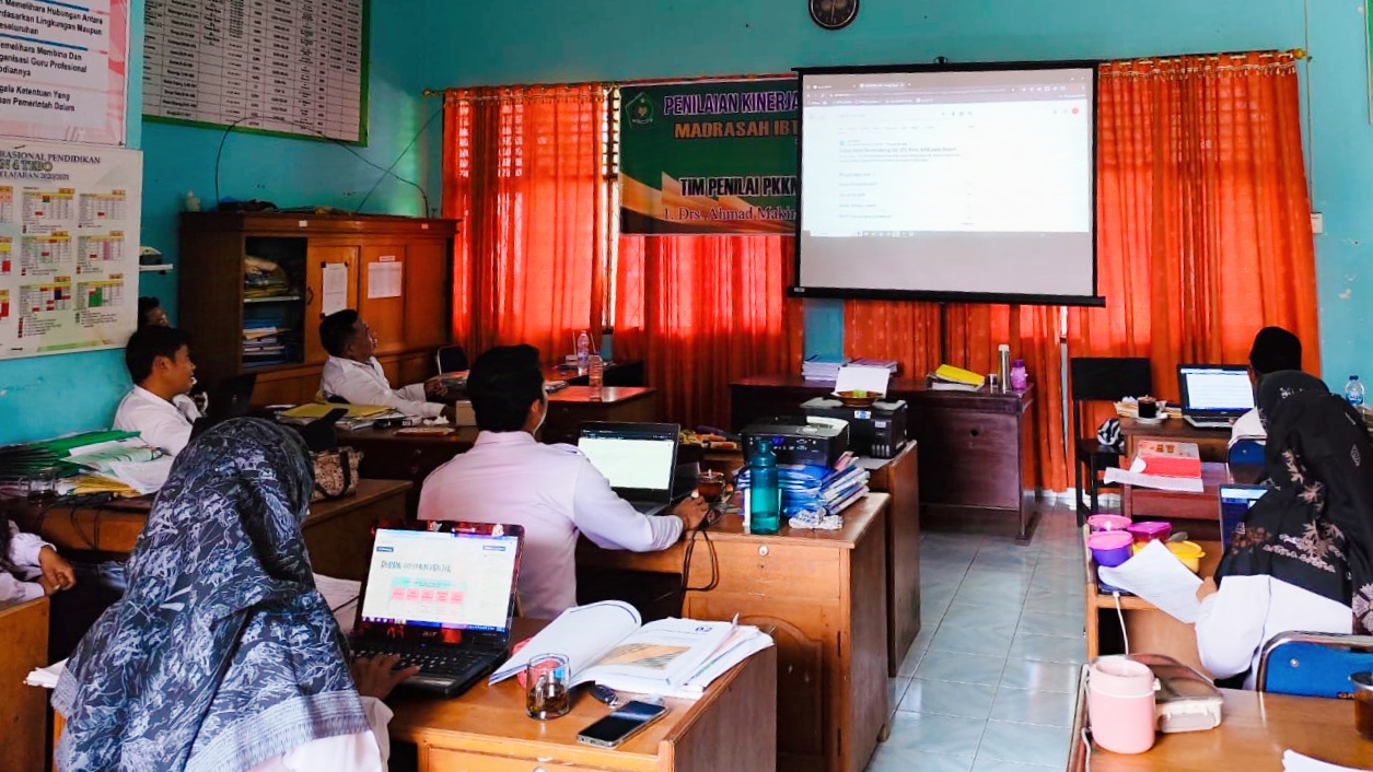 Workshop Pengisian Rapor Digital Madrasah di MIN 4 Tebo Workshop Pengisian Rapor Digital Madrasah di MIN 4 Tebo