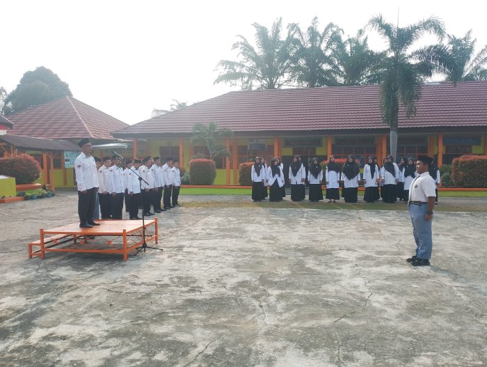 Upacara Bendera Senin: Waka Sarana Prasarana MAN 2 Tebo Ingatkan Siswa Jaga Kebersihan Fasilitas Madrasah Upacara Bendera Senin: Waka Sarana Prasarana MAN 2 Tebo Ingatkan Siswa Jaga Kebersihan Fasilitas Madrasah