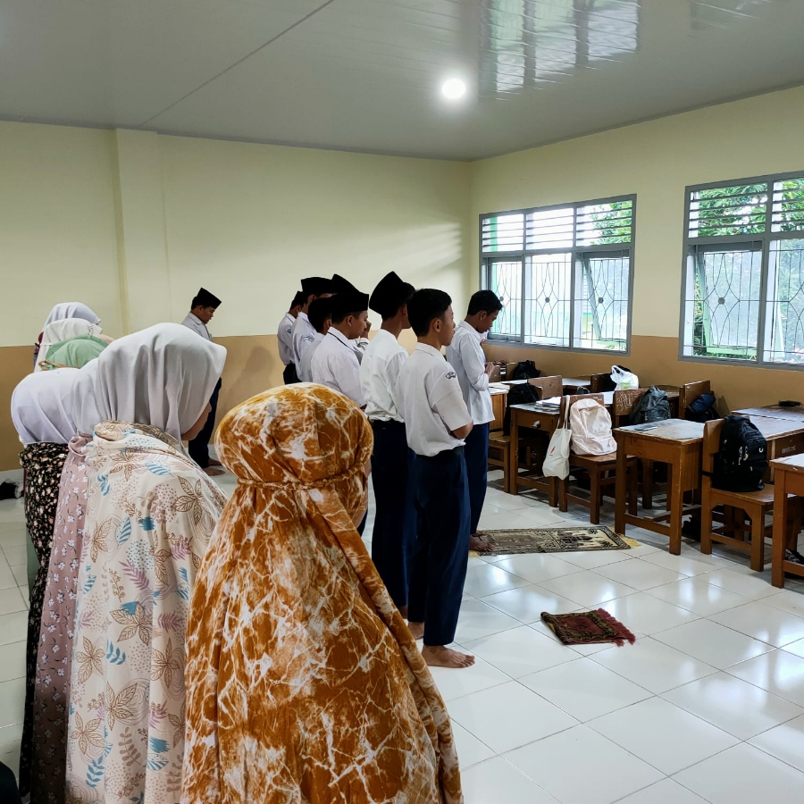 Hari Pertama Program Pembiasaan Keagamaan di MAN 2 Kota Jambi Hari Pertama Program Pembiasaan Keagamaan di MAN 2 Kota Jambi