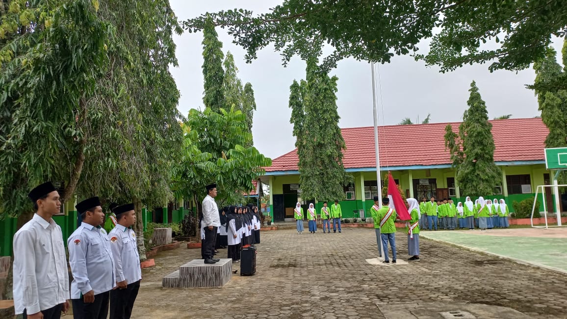 MAN 2 Bungo Gelar Upacara Bendera Hari Senin, Tekankan Nilai Karakter dan Disiplin MAN 2 Bungo Gelar Upacara Bendera Hari Senin, Tekankan Nilai Karakter dan Disiplin