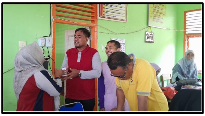 Solidaritas Keluarga Besar: MTsN 1 Tebo Serahkan Bantuan Sosial untuk Guru yang Sakit Solidaritas Keluarga Besar: MTsN 1 Tebo Serahkan Bantuan Sosial untuk Guru yang Sakit