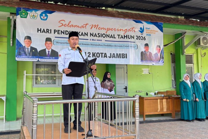 Upacara Bendera di MAN 2 Kota Jambi: Momentum Menumbuhkan Semangat Pendidikan dan Karakter Siswa Upacara Bendera di MAN 2 Kota Jambi: Momentum Menumbuhkan Semangat Pendidikan dan Karakter Siswa
