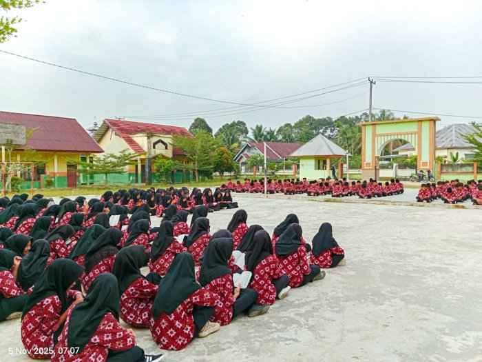 Pembiasaan Pagi: Pengajian Rutin MTsN 1 Bungo Bentuk Karakter Religius Siswa Pembiasaan Pagi: Pengajian Rutin MTsN 1 Bungo Bentuk Karakter Religius Siswa