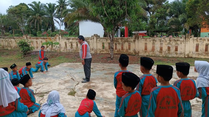 Kelas 1 MIN 4 Tebo Gelar Lomba Balap Lari dan Kelereng untuk Asah Motorik Siswa