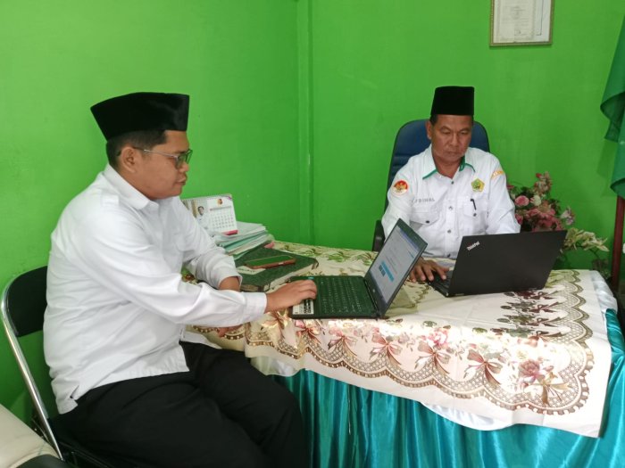 Kepala MIN 3 Kerinci Pantau Pengisian SKP Secara Berkala untuk Pastikan Kedisiplinan Kinerja Kepala MIN 3 Kerinci Pantau Pengisian SKP Secara Berkala untuk Pastikan Kedisiplinan Kinerja