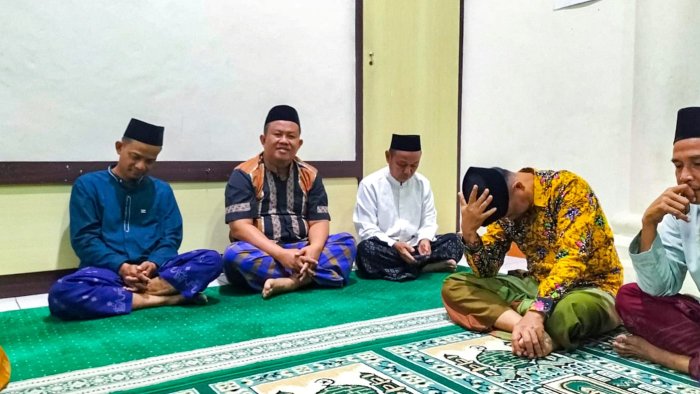 Kepala MTsN 1 Bungo Ikuti Rangkaian BIMTEK KBC se-Provinsi Jambi, Dimulai dengan Subuh Berjamaah dan Pengajian Kepala MTsN 1 Bungo Ikuti Rangkaian BIMTEK KBC se-Provinsi Jambi, Dimulai dengan Subuh Berjamaah dan Pengajian