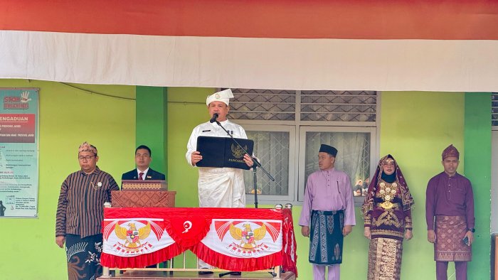Peringati HUT ke-81 RI di MAN 2 Kota Jambi, Kakanwil Kemenag Sampaikan Pesan Menag soal Kerukunan hingga Tantangan AI
