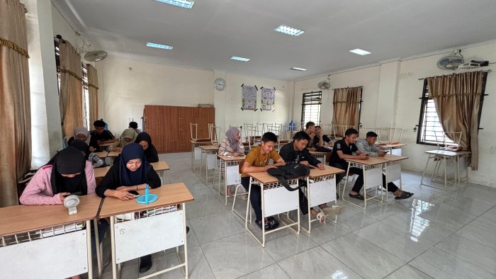 Bertarung dengan Wacana: Siswa MAN 2 Hadapi Try Out TKA Bahasa Indonesia Bertarung dengan Wacana: Siswa MAN 2 Hadapi Try Out TKA Bahasa Indonesia