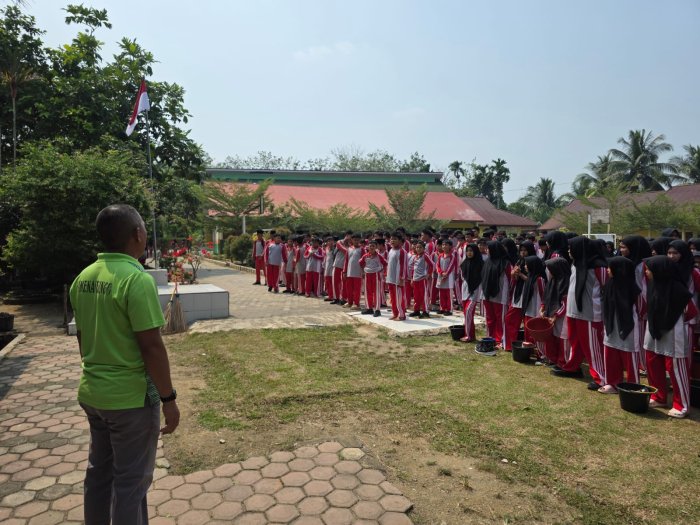 Usai Jumat Bersih, Waka Kesiswaan Berikan Arahan Bermakna dan Ajak Murid Lakukan Refleksi Usai Jumat Bersih, Waka Kesiswaan Berikan Arahan Bermakna dan Ajak Murid Lakukan Refleksi