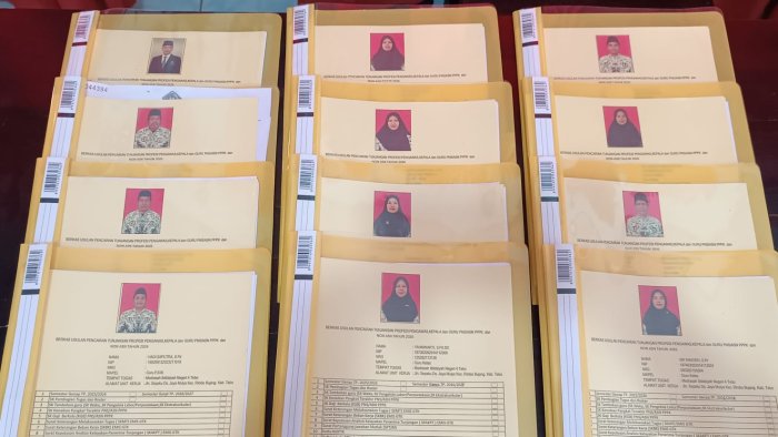 Tindak Lanjut Instruksi Bid. Penmad Kemenag Tebo, Guru MIN 4 Tebo Lengkapi Berkas TPG dan Tukin