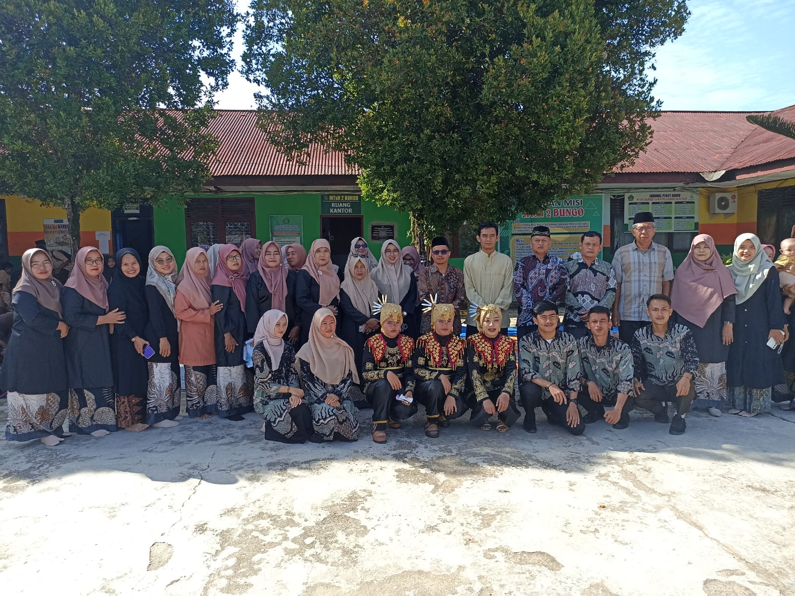 PERPISAHAN HANGAT MAHASISWA PPL UMMUBA DI MTsN 2 BUNGO PERPISAHAN HANGAT MAHASISWA PPL UMMUBA DI MTsN 2 BUNGO
