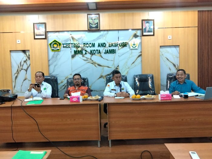 Komite dan MAN 2 Kota Jambi Gelar Rapat Evaluasi, Perkuat Sinergi untuk Kemajuan Madrasah Komite dan MAN 2 Kota Jambi Gelar Rapat Evaluasi, Perkuat Sinergi untuk Kemajuan Madrasah