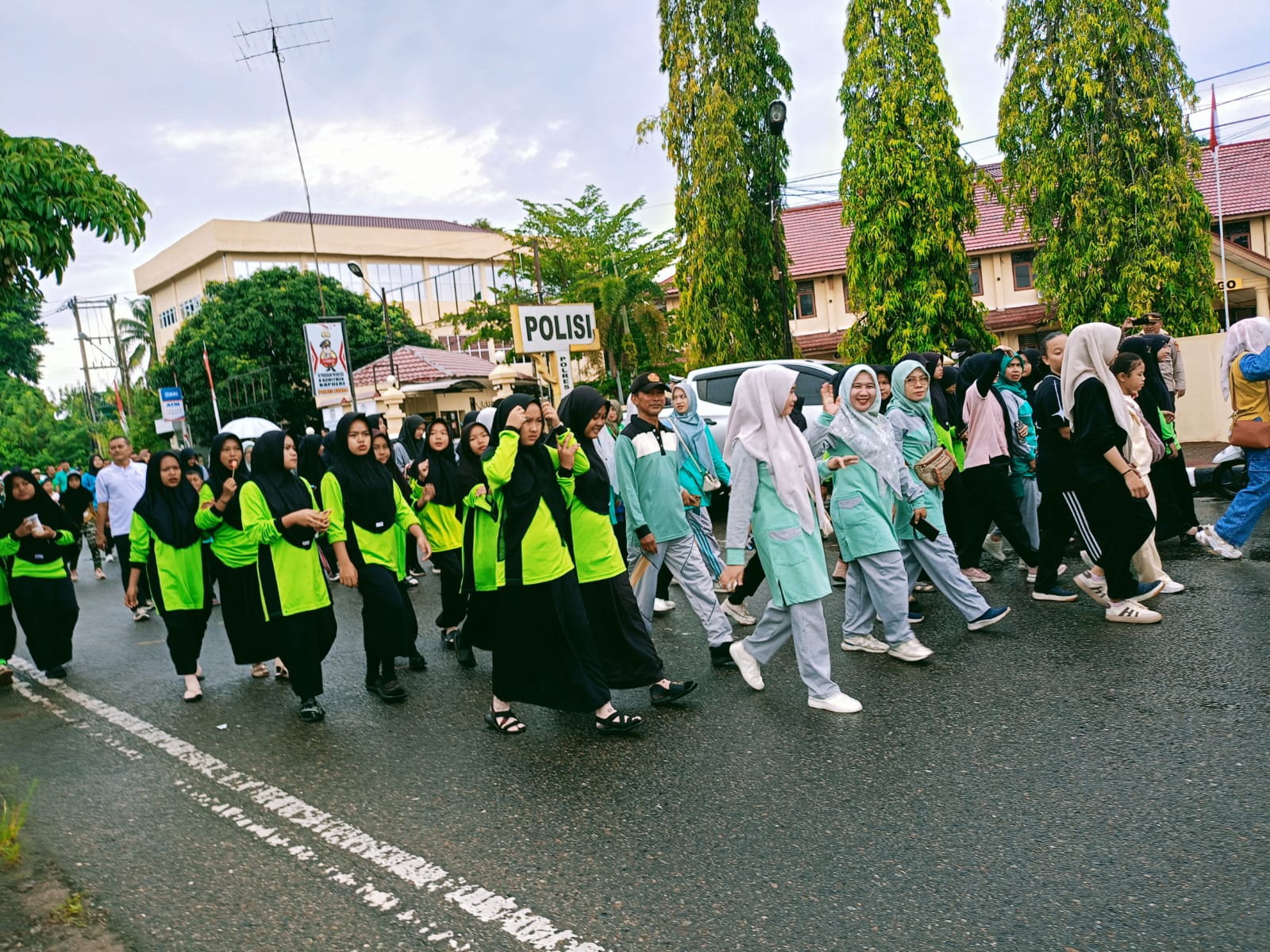 MTsN 2 BUNGO IKUT MEMERIAHKAN JALAN SANTAI DALAM RANGKA HAB KEMENTERIAN AGAMA MTsN 2 BUNGO IKUT MEMERIAHKAN JALAN SANTAI DALAM RANGKA HAB KEMENTERIAN AGAMA