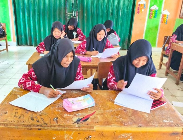 PTS Ganjil TP.2025/2026 Dimulai Hari ini, Kelas 8D : Laksanakan Ujian dengan Kondusif