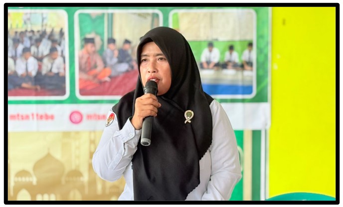 Pesantren Kilat MTsN 1 Tebo: Waka Kurikulum Kupas Tuntas Fiqih Wudhu di Aula Madrasah Pesantren Kilat MTsN 1 Tebo: Waka Kurikulum Kupas Tuntas Fiqih Wudhu di Aula Madrasah