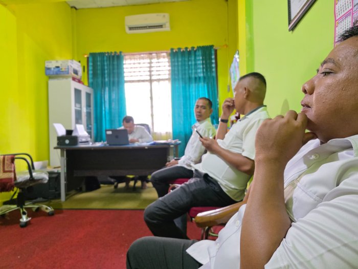 Ratas Strategis di Ruang Kepala: MTsN 1 Bungo Matangkan Persiapan TKA, UM, dan Agenda Ramadan 1447 H Ratas Strategis di Ruang Kepala: MTsN 1 Bungo Matangkan Persiapan TKA, UM, dan Agenda Ramadan 1447 H