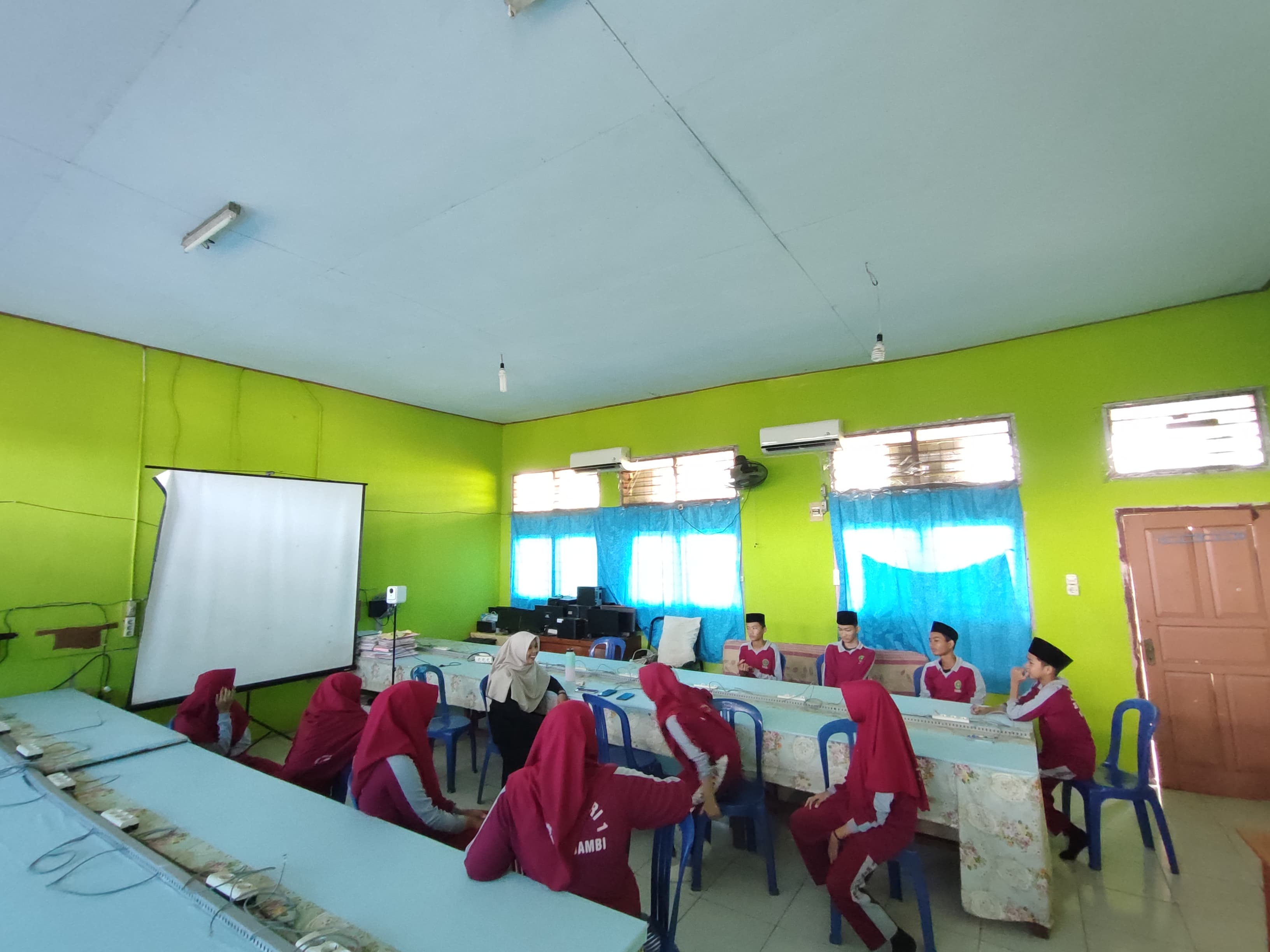 Ragam Kegiatan Ektrakurikuler Jurnalistik MTs Negeri 1 Kota Jambi Ragam Kegiatan Ektrakurikuler Jurnalistik MTs Negeri 1 Kota Jambi