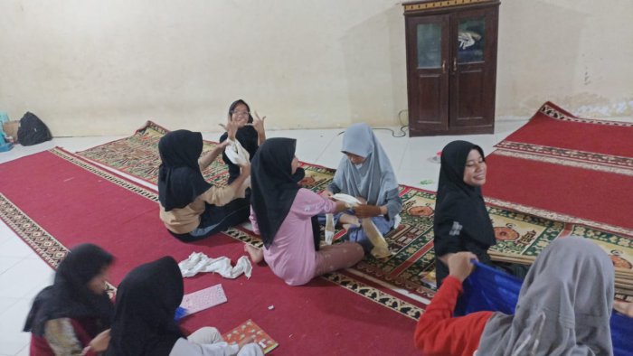 PMR MTsN 2 Bungo Latih Sikap Sigap Anggota Baru PMR MTsN 2 Bungo Latih Sikap Sigap Anggota Baru