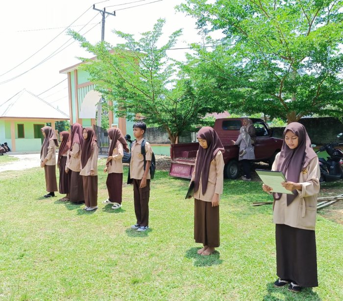 Tingkatkan Kedisiplinan: Siswa Kelas IX A MTsN 1 Bungo Tetap Latihan Intensif Upacara Bendera Walau Sudah Mahir Tingkatkan Kedisiplinan: Siswa Kelas IX A MTsN 1 Bungo Tetap Latihan Intensif Upacara Bendera Walau Sudah Mahir
