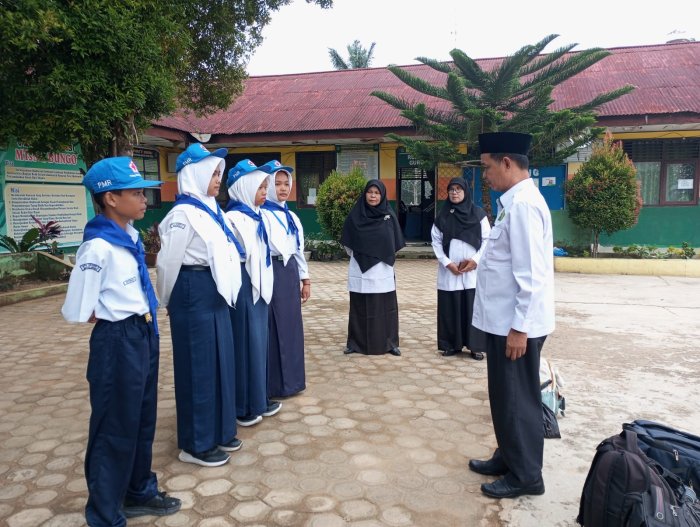 MTsN 2 Bungo Lepas Delegasi Siswa untuk Pelatihan Ketua Kelompok PMR Tingkat Kabupaten