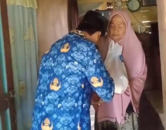 Persiapan Pelantikan PPPK Tahap II Non Optimalisasi Kemenag RI, Staf MAN 2 Bungo Ikut Program Berbagi Sembako Persiapan Pelantikan PPPK Tahap II Non Optimalisasi Kemenag RI, Staf MAN 2 Bungo Ikut Program Berbagi Sembako