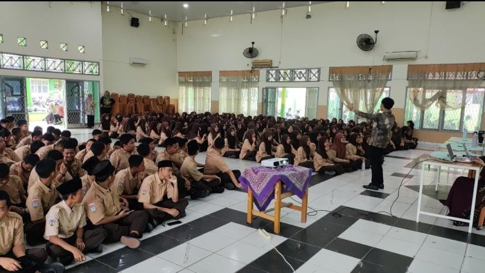 Edulab Perkenalkan Program Bimbingan Belajar FlexiMax Gold Class di MAN 2 Kota Jambi Edulab Perkenalkan Program Bimbingan Belajar FlexiMax Gold Class di MAN 2 Kota Jambi