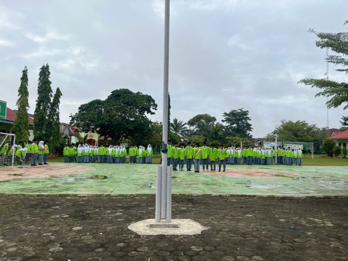 Kelas XII A MAN 2 Bungo Sukses Jalankan Tugas Sebagai Petugas Upacara Hari Senin Didampingi Ibu Dwi Sari Juniwati, S.Pd Kelas XII A MAN 2 Bungo Sukses Jalankan Tugas Sebagai Petugas Upacara Hari Senin Didampingi Ibu Dwi Sari Juniwati, S.Pd