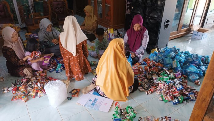 Snack Dari Siswa Untuk Siswa: MIN 4 Tebo Tanamkan Nilai Tanggung Jawab Kolektif dan Rasa Memiliki Snack Dari Siswa Untuk Siswa: MIN 4 Tebo Tanamkan Nilai Tanggung Jawab Kolektif dan Rasa Memiliki