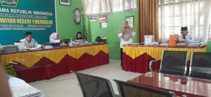 Rakor Memotivasi Kompetensi, Kreativitas, dan Inovasi Majelis Guru dan Tendik Rakor Memotivasi Kompetensi, Kreativitas, dan Inovasi Majelis Guru dan Tendik
